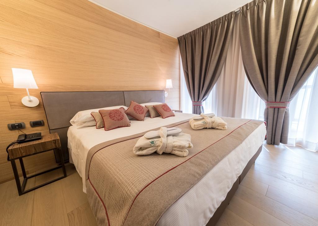 Excelsior Planet Hotel Бройл-Червиня Екстериор снимка